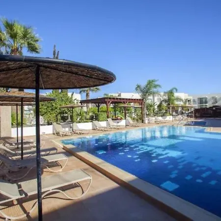 Yiasemi Ground Floor * باراليمني